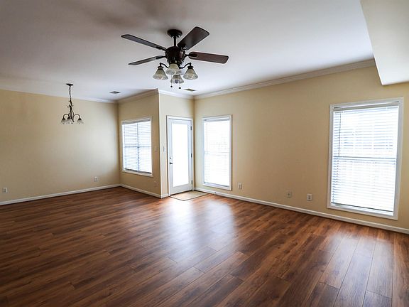 4th image of 2056 Queens Ct