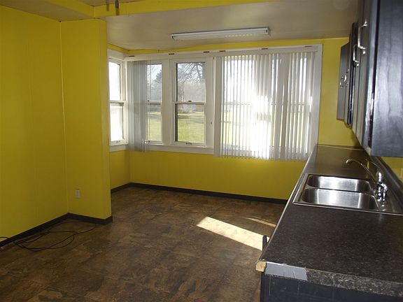 2nd image of 725 W Prairie St