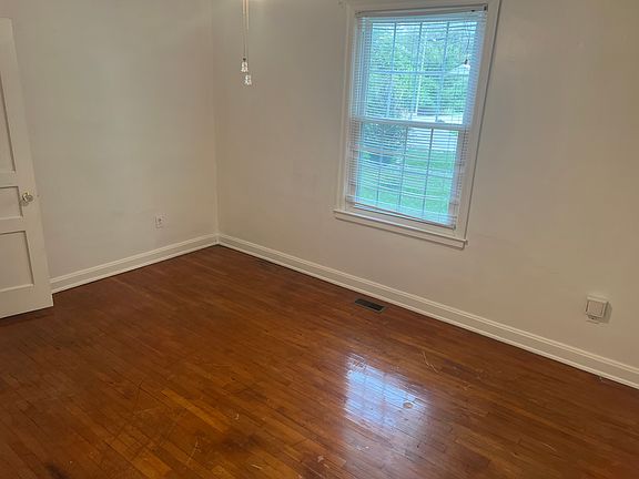 5th image of 3001 Louise Dr