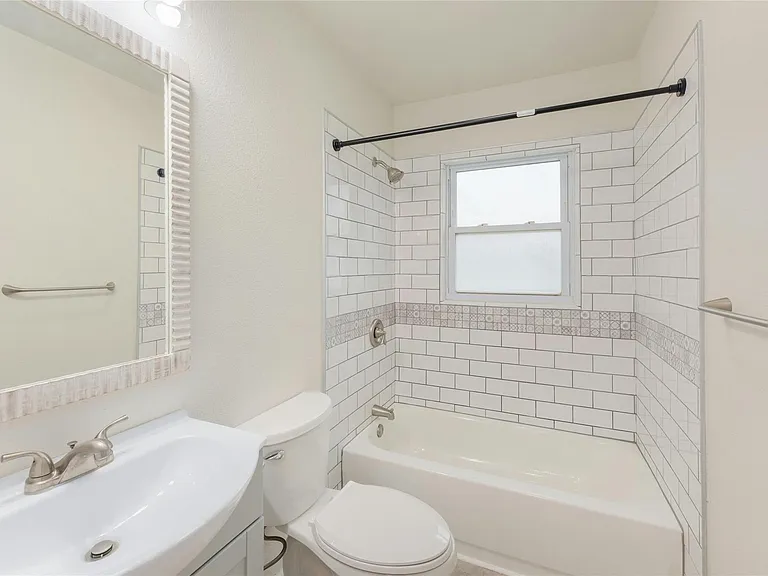 419 N Doak St — Photo 24