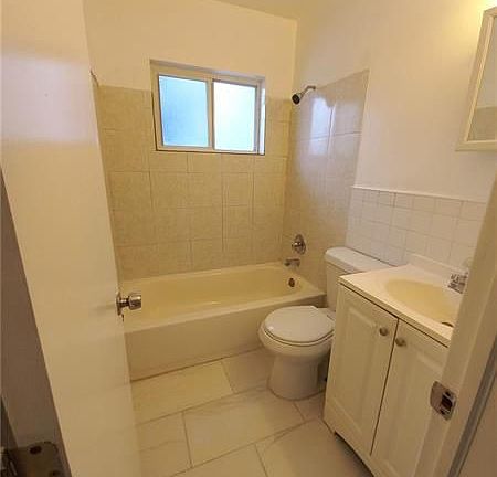 5th image of 126 NW 8th Ave APT 1