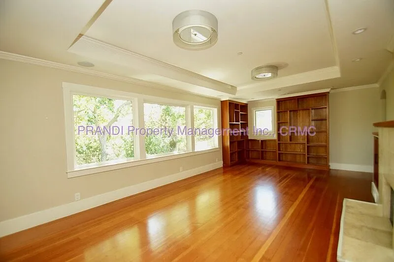 3 bed, 3.0 bath, 2700 sqft, $7,800 — Photo 4