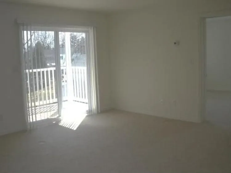 1360 Main St — Photo 4