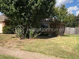 6704 Constitution Dr, Watauga, TX 76148