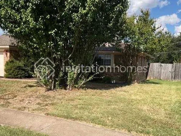 6704 Constitution Dr, Watauga, TX 76148