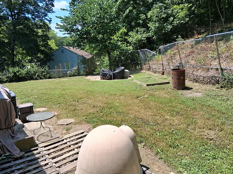 1600 Holt Ln — Photo 8