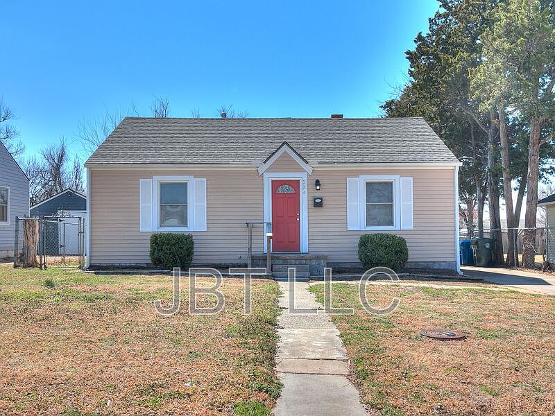 1st image of 224 W Ercoupe Dr