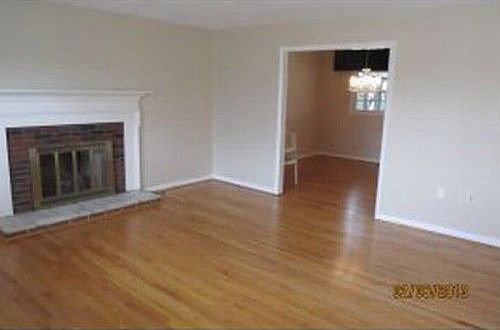3rd image of 2308 Brandon Ln