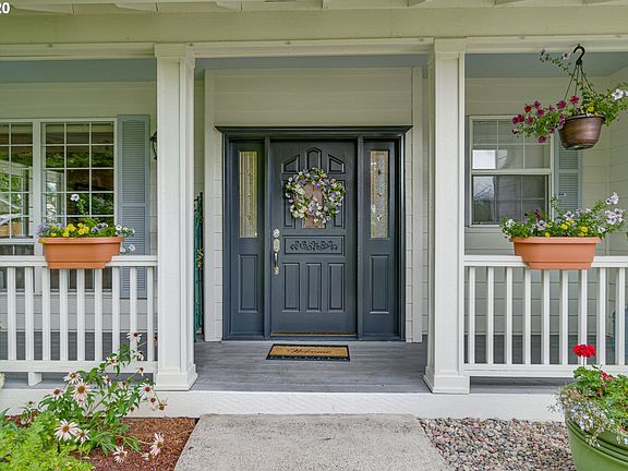 3rd image of 612 NE Amanda Pl