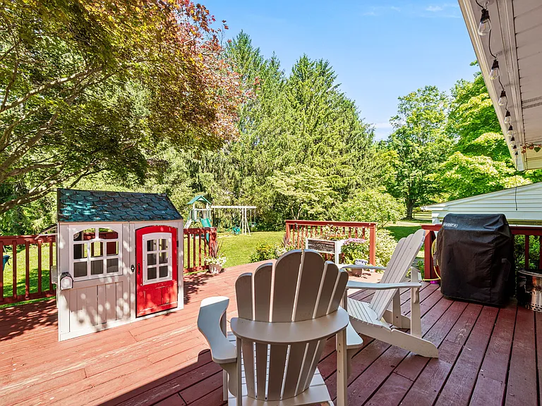 416 Yorkshire Rd — Photo 3