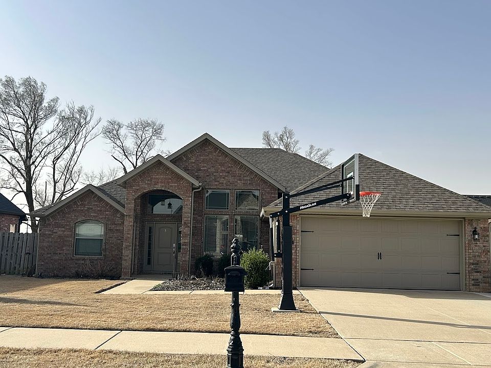 1st image of 910 Sunset Ln