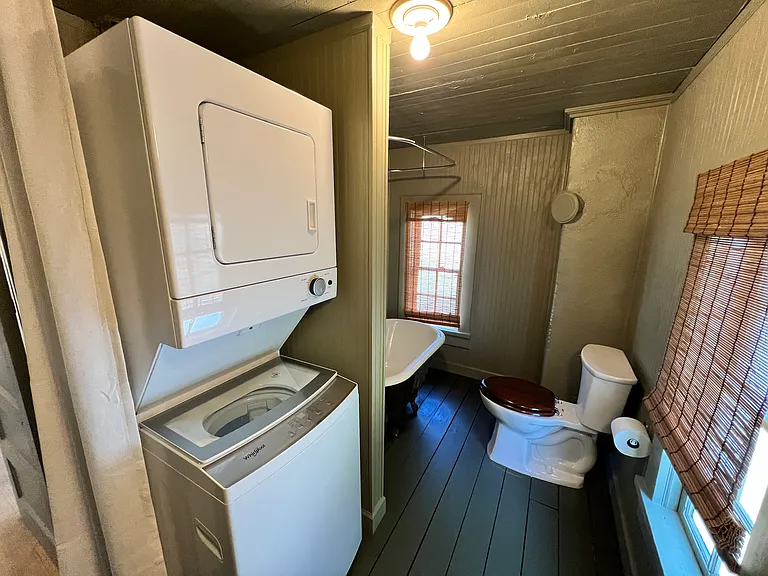 614 W Holt St — Photo 12