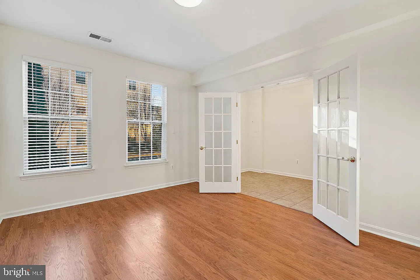 3 bed, 1990 sqft, $3,350 — Photo 4