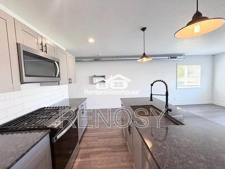2103 Willis Ave — Photo 4