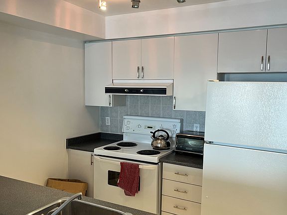 2nd image of 399 S Park Rd #901