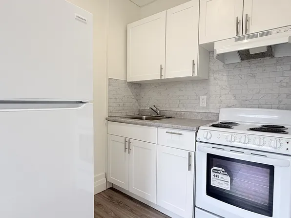 1495 Gladstone Ave #303, Windsor, ON N8X 2P9