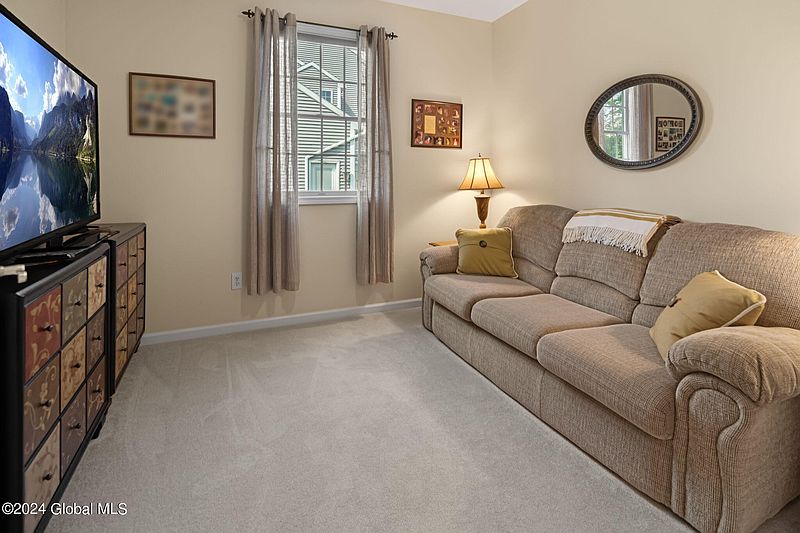 3rd image of 5 Wallbrook Court