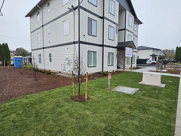 650 1st Ave SE — Photo 4