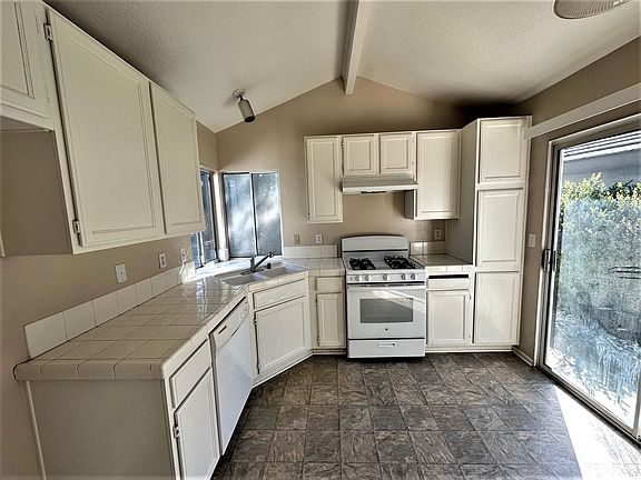 3rd image of 42006 Kaffirboom Ct