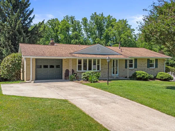 9008 Edgewood Dr, Gaithersburg, MD 20877