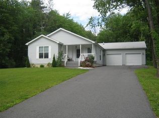 2 Easton Dr, Clifton Park, NY 12065
