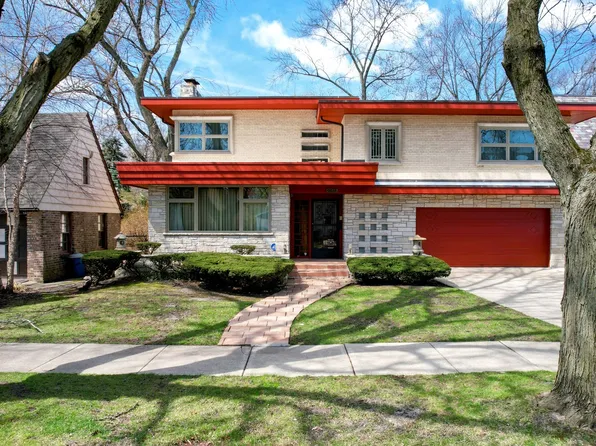 9018 S Oakley Ave, Chicago, IL 60643