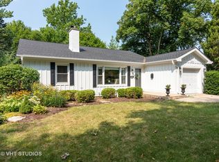 372 Woodstock Ave, Glen Ellyn, IL 60137