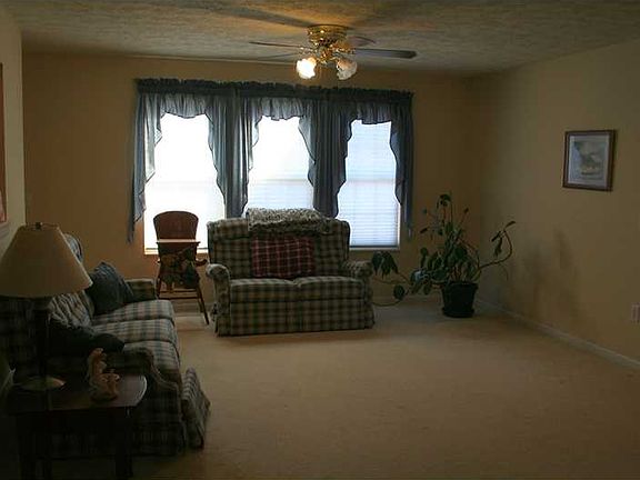 4th image of 53 Carriage Lake Dr