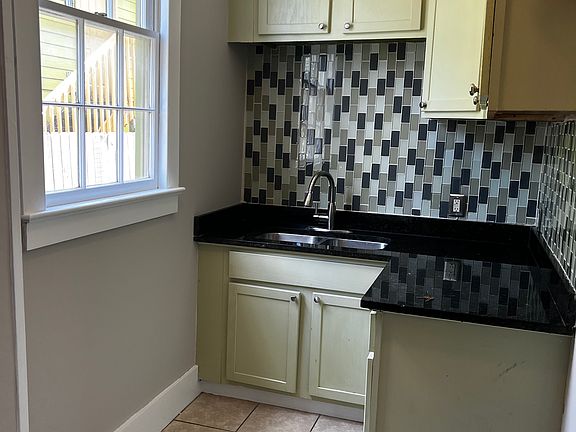 5th image of 319 Ashley Ave APT A