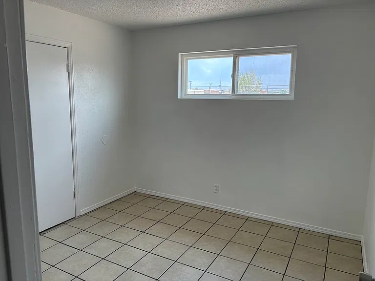 2208 Alamogordo Dr NW — Photo 10