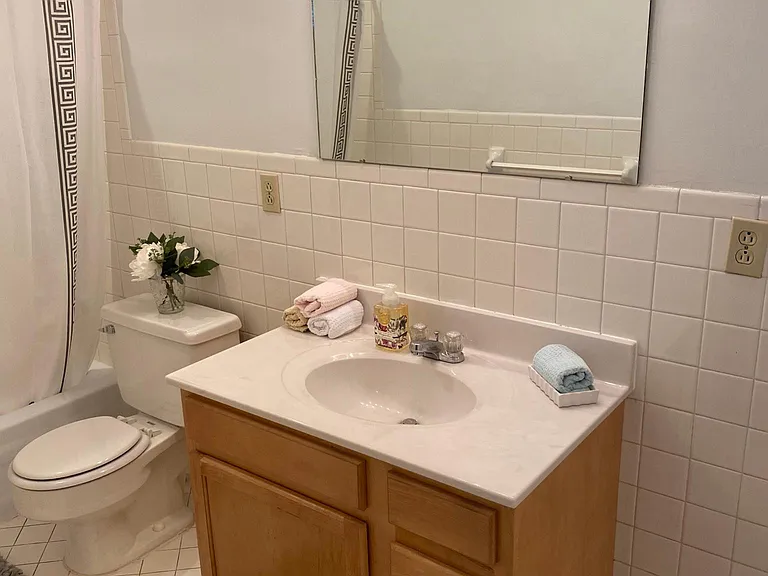 2437 Madison Rd — Photo 10