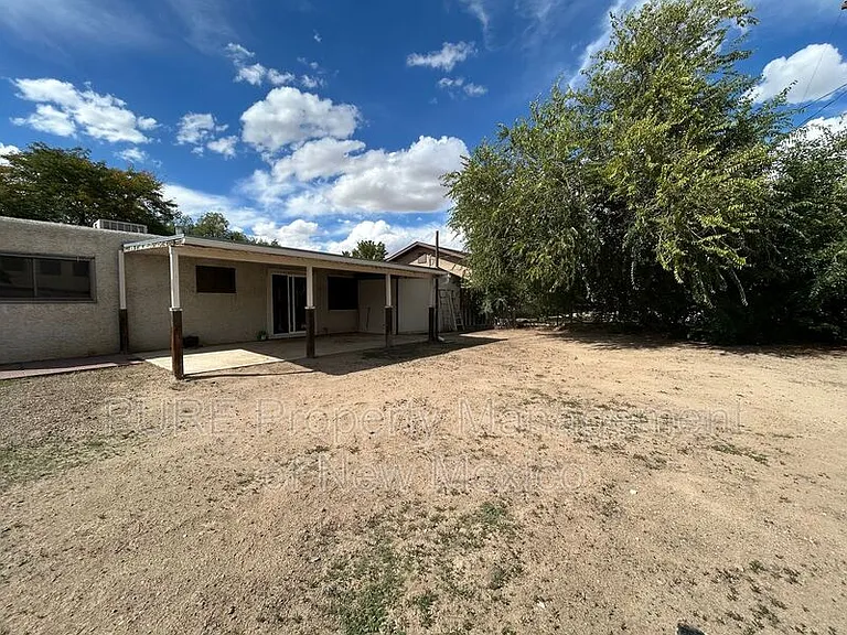 2104 Smith Ln — Photo 11