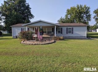 457 E D Ave, Radom, IL 62876