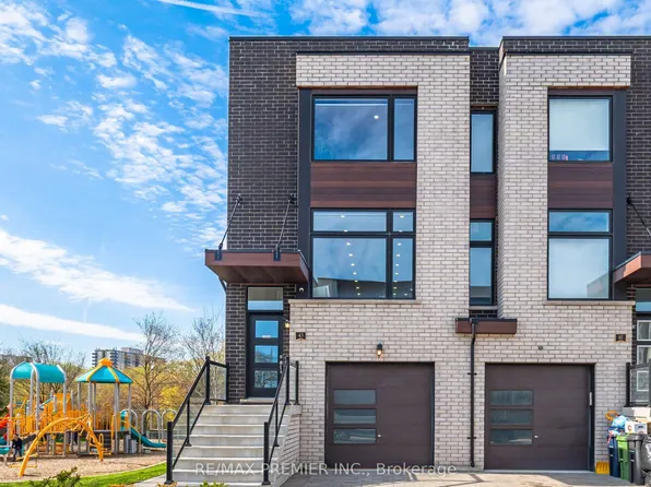 43 Wild Rose Gdns, Toronto, ON M6L 0A5