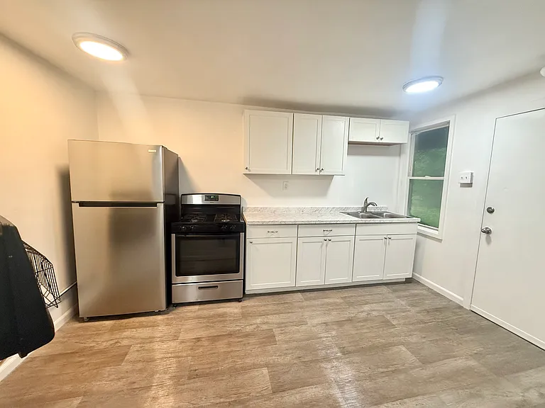 194 Main St #1R — Photo 2