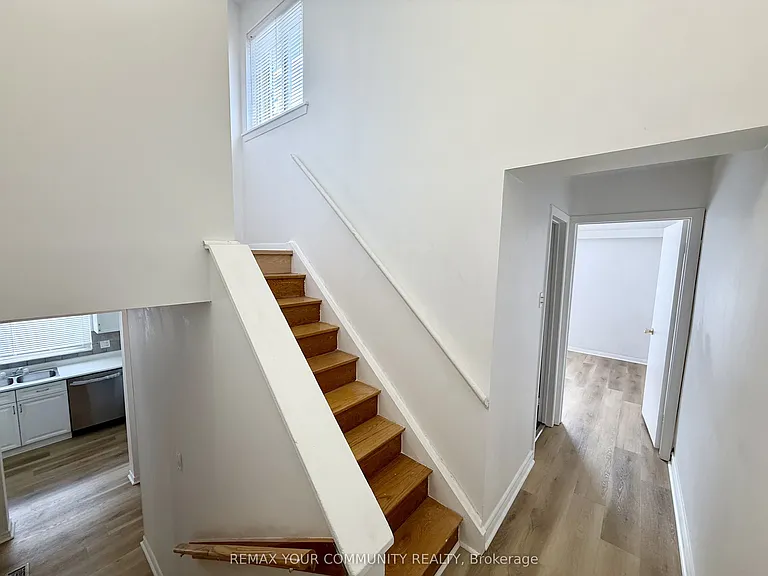 17 Regatta Cres #UPPER — Photo 8