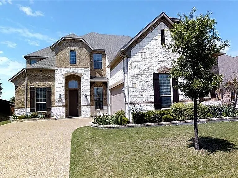 2537 Roseville Dr — Photo 1