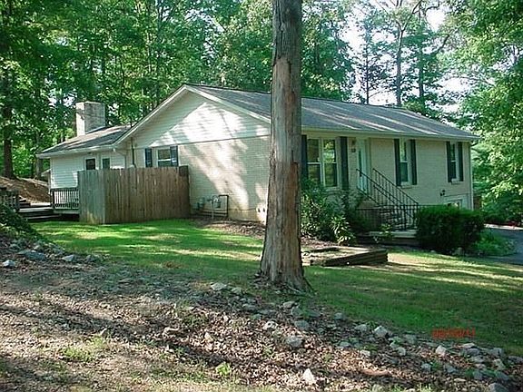5th image of 620 Woodlawn Dr
