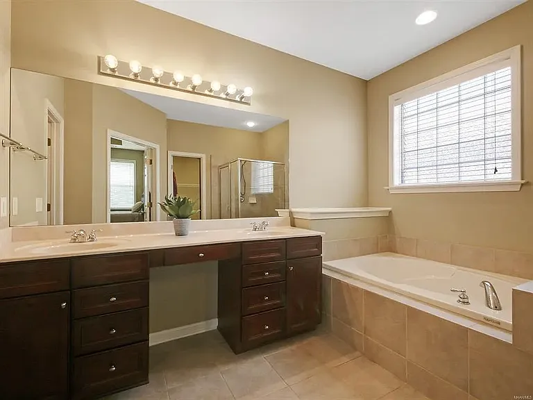 9609 Helmsley Cir — Photo 20