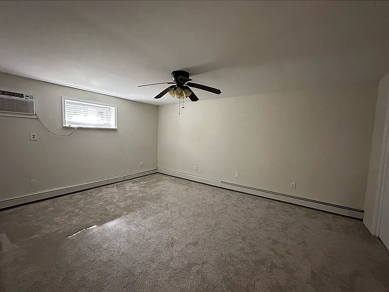 Pembroke Apartments — Photo 33