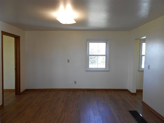 3rd image of 3151 Youngstown Ave