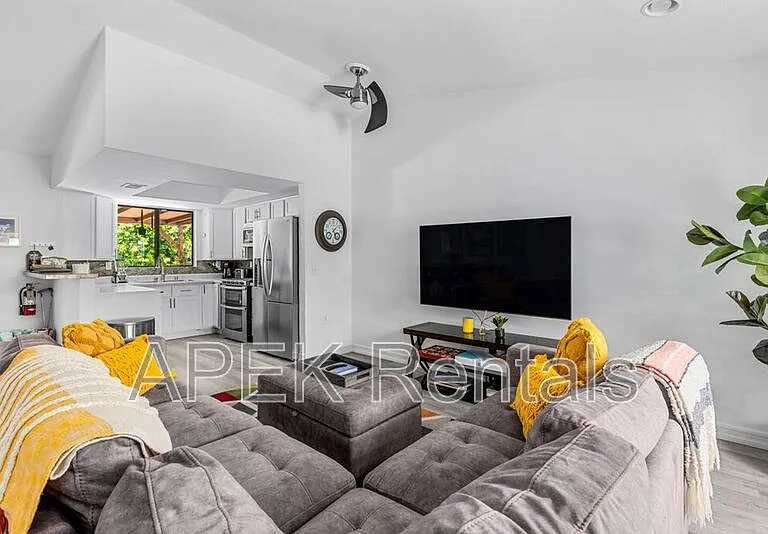 2184 E Powell Rd — Photo 37