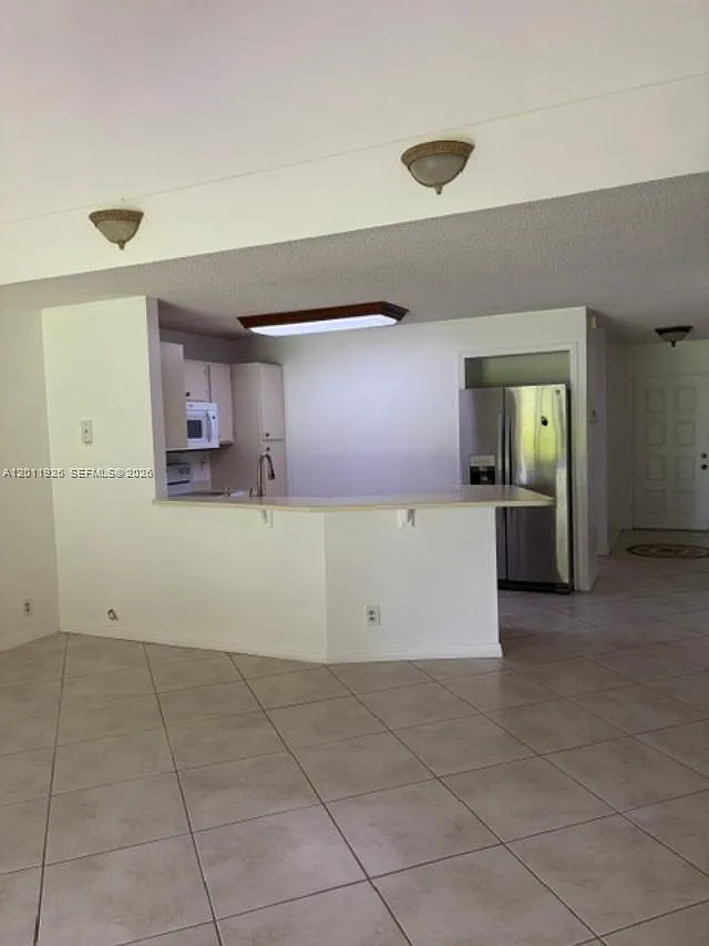 Woodgate Condominium 1 — Photo 4