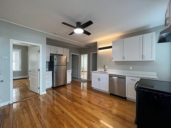 2nd image of 9 1/2 Bourne St