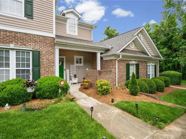 5757 Fox Ridge Ln, Winston Salem, NC 27104