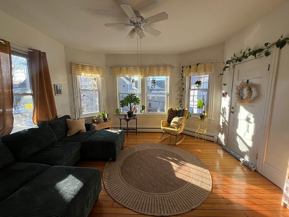 1st image of 76 Carrington Ave