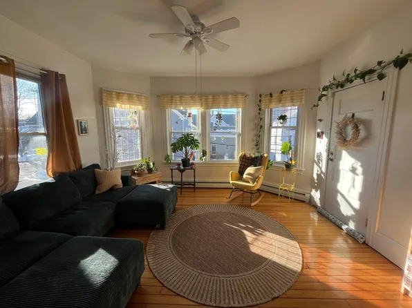 76 Carrington Ave, Providence, RI 02906