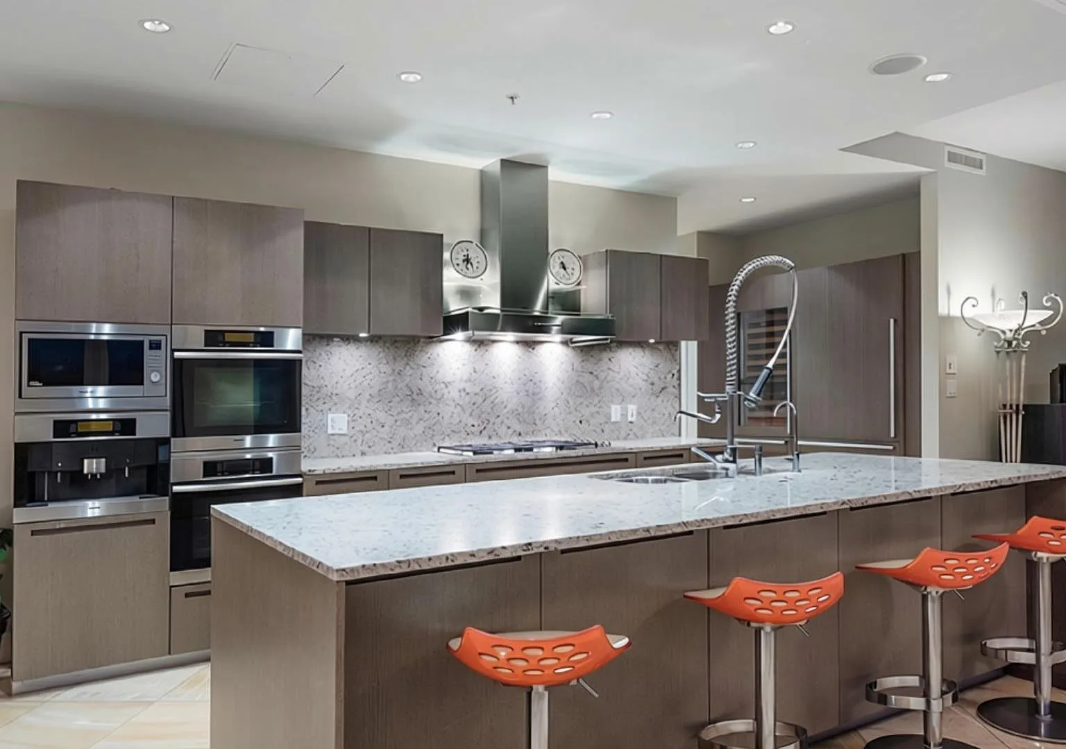 2 bed, 2426 sqft, $13,950 — Photo 4