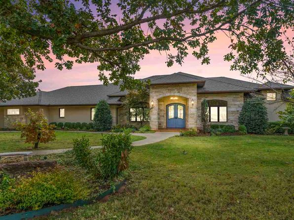1709 S Old Pond Dr, Stillwater, OK 74074