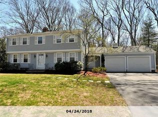 9 Oak Manor Dr, Barrington, RI 02806